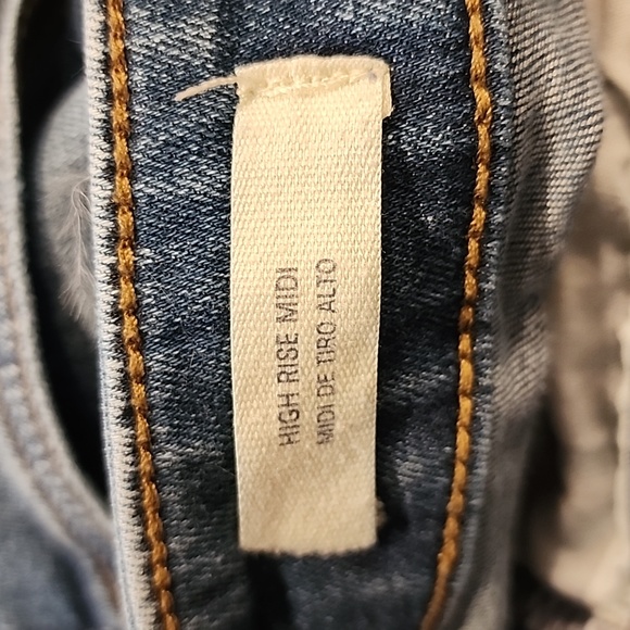 High Rise Midi Shorts - Picture 3 of 4